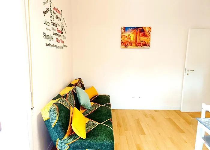 Eleganza Di Lusso Tra Fiera E Stazione, Dadobo *